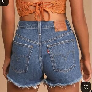 Levi's 501 Denim Shorts Women's Size 26 Medium Wash Blue Distressed Frayed Hem‎